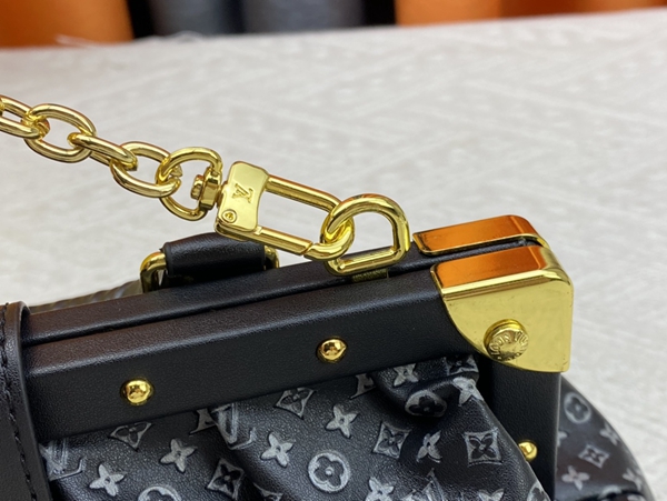 ルイヴィトンバッグ素材ディテール